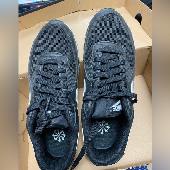 Air Max 90 size 8.5 - Picture 3 of 5